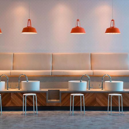 Courtyard By Marriott Calgary South Hotel Ngoại thất bức ảnh