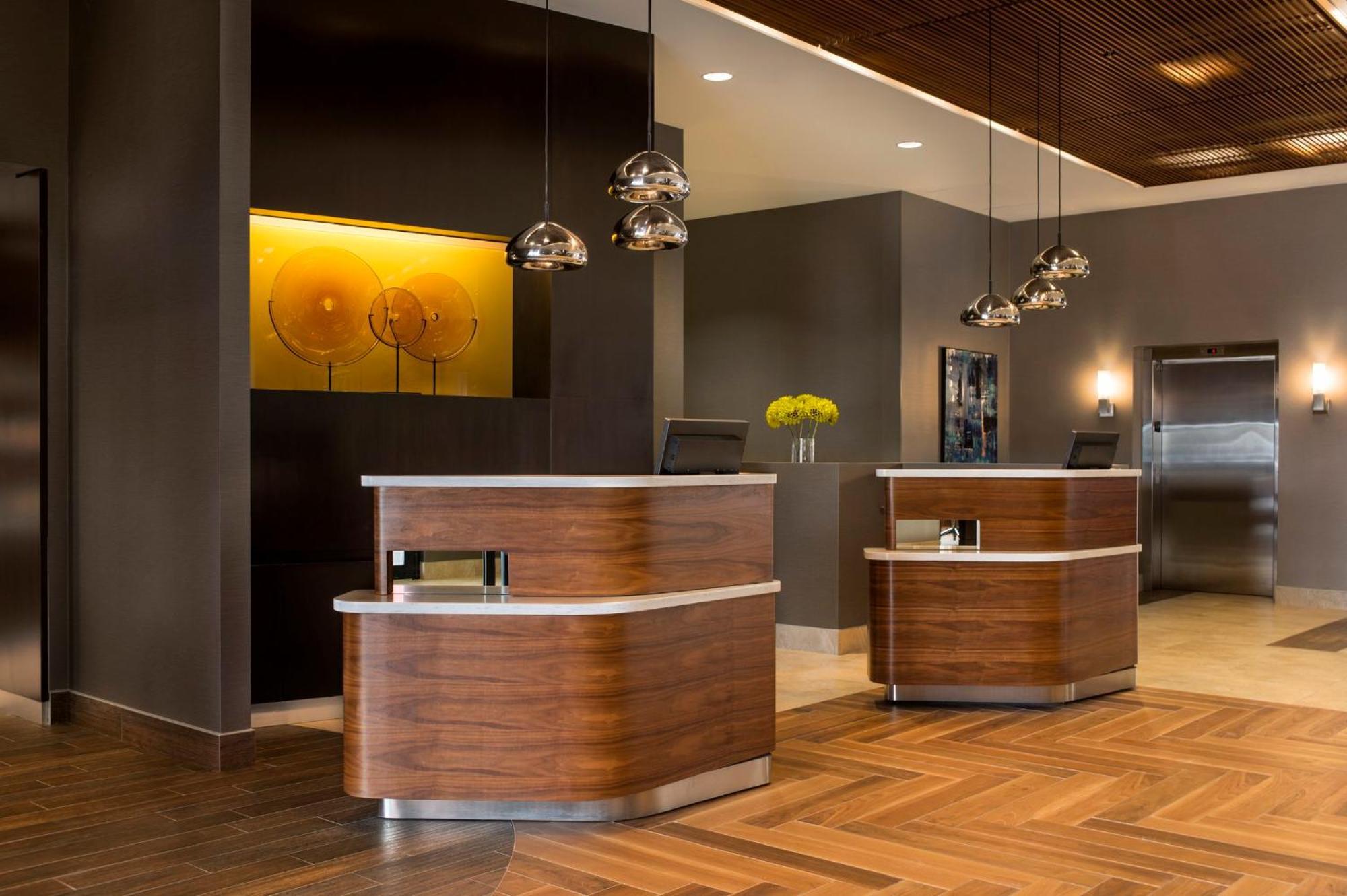 Courtyard By Marriott Calgary South Hotel Ngoại thất bức ảnh