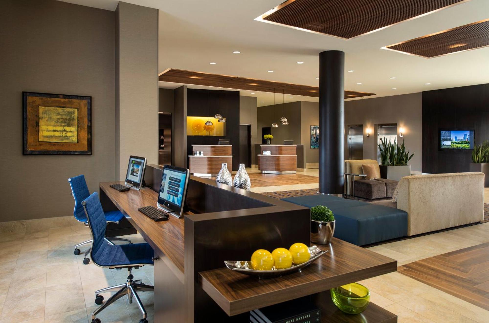 Courtyard By Marriott Calgary South Hotel Ngoại thất bức ảnh