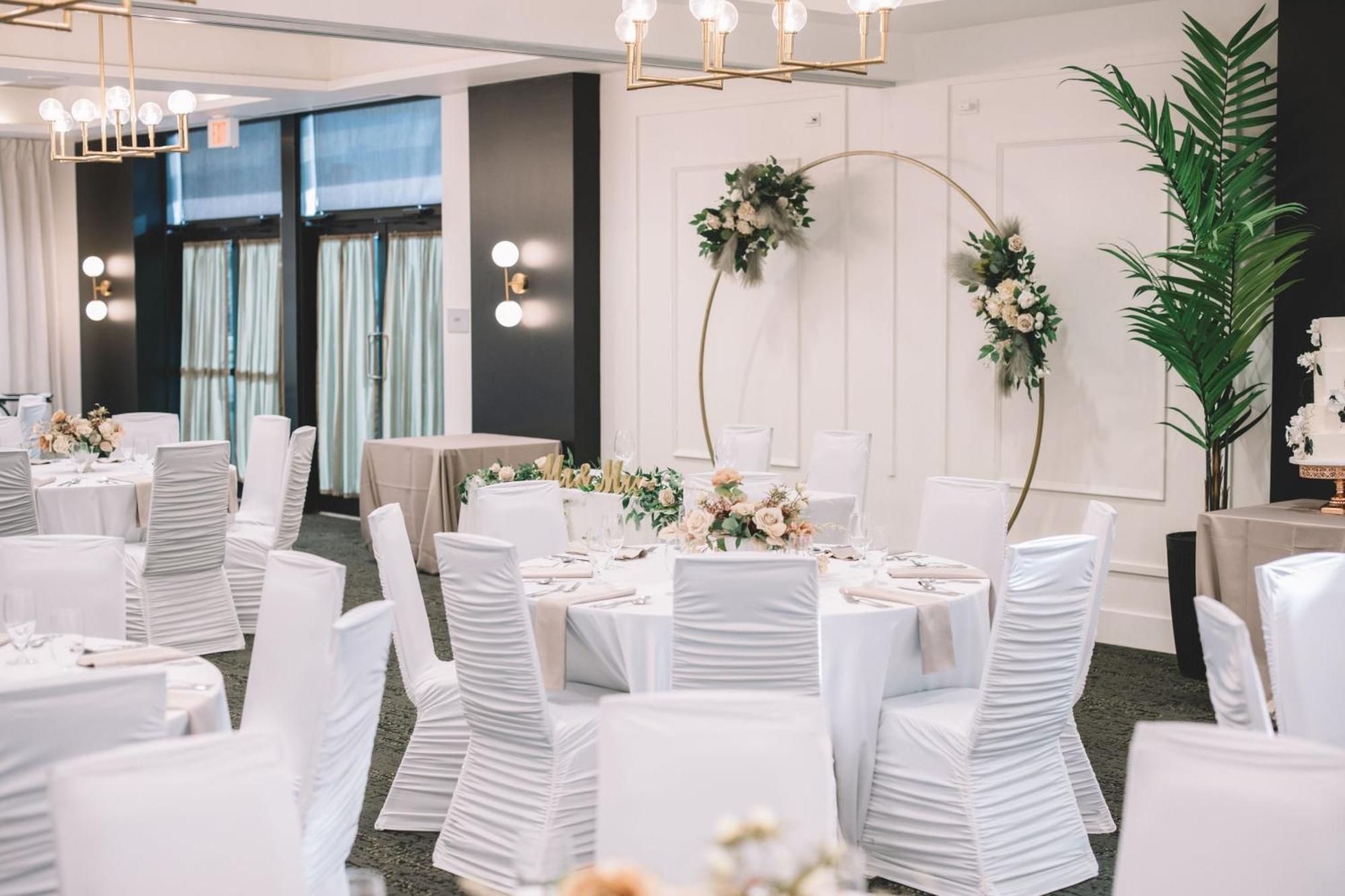 Courtyard By Marriott Calgary South Hotel Ngoại thất bức ảnh