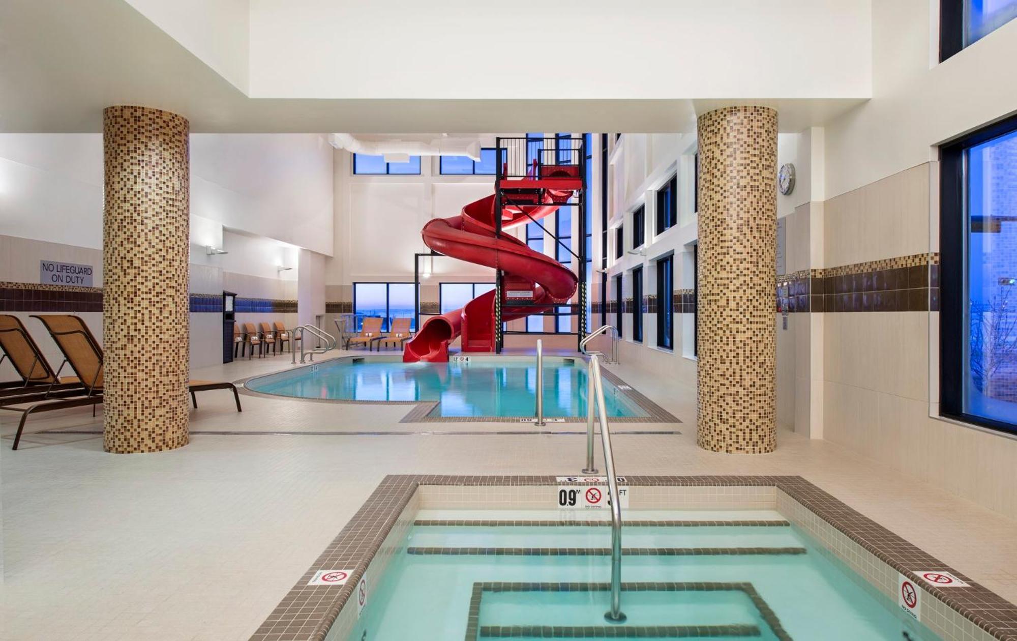 Courtyard By Marriott Calgary South Hotel Ngoại thất bức ảnh