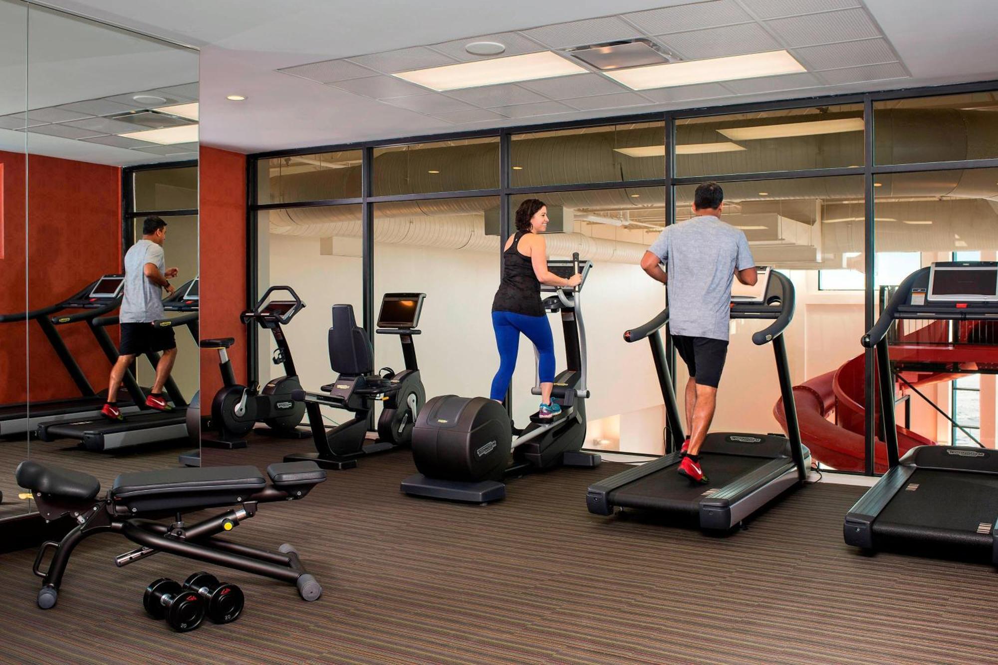 Courtyard By Marriott Calgary South Hotel Ngoại thất bức ảnh