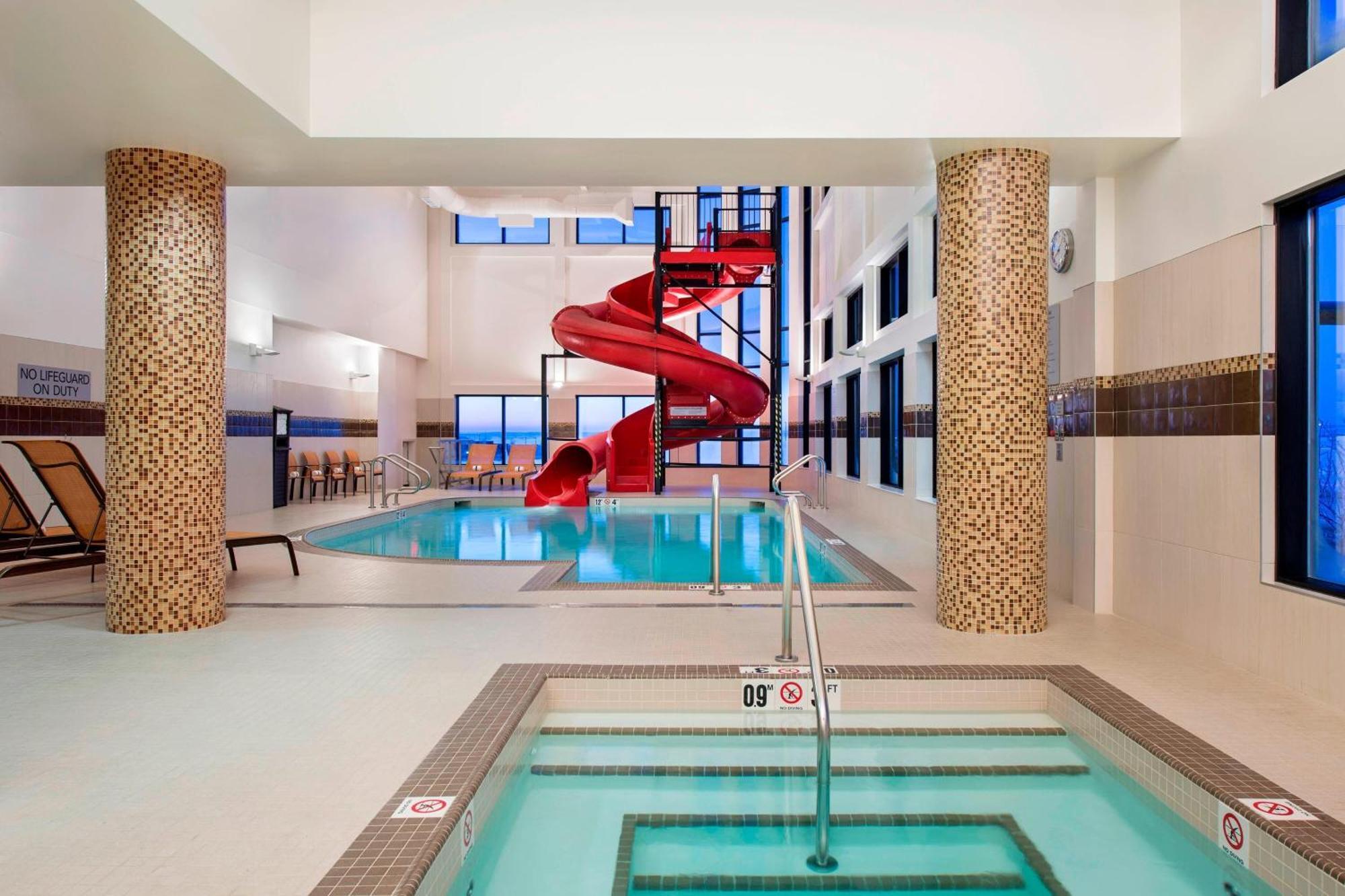 Courtyard By Marriott Calgary South Hotel Ngoại thất bức ảnh