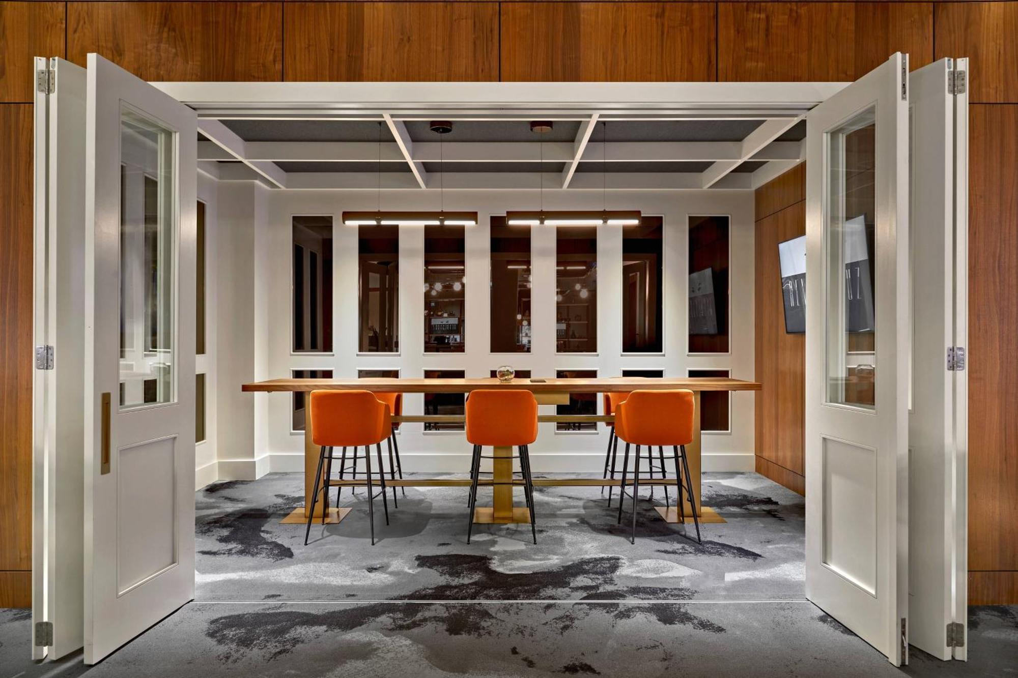 Courtyard By Marriott Calgary South Hotel Ngoại thất bức ảnh