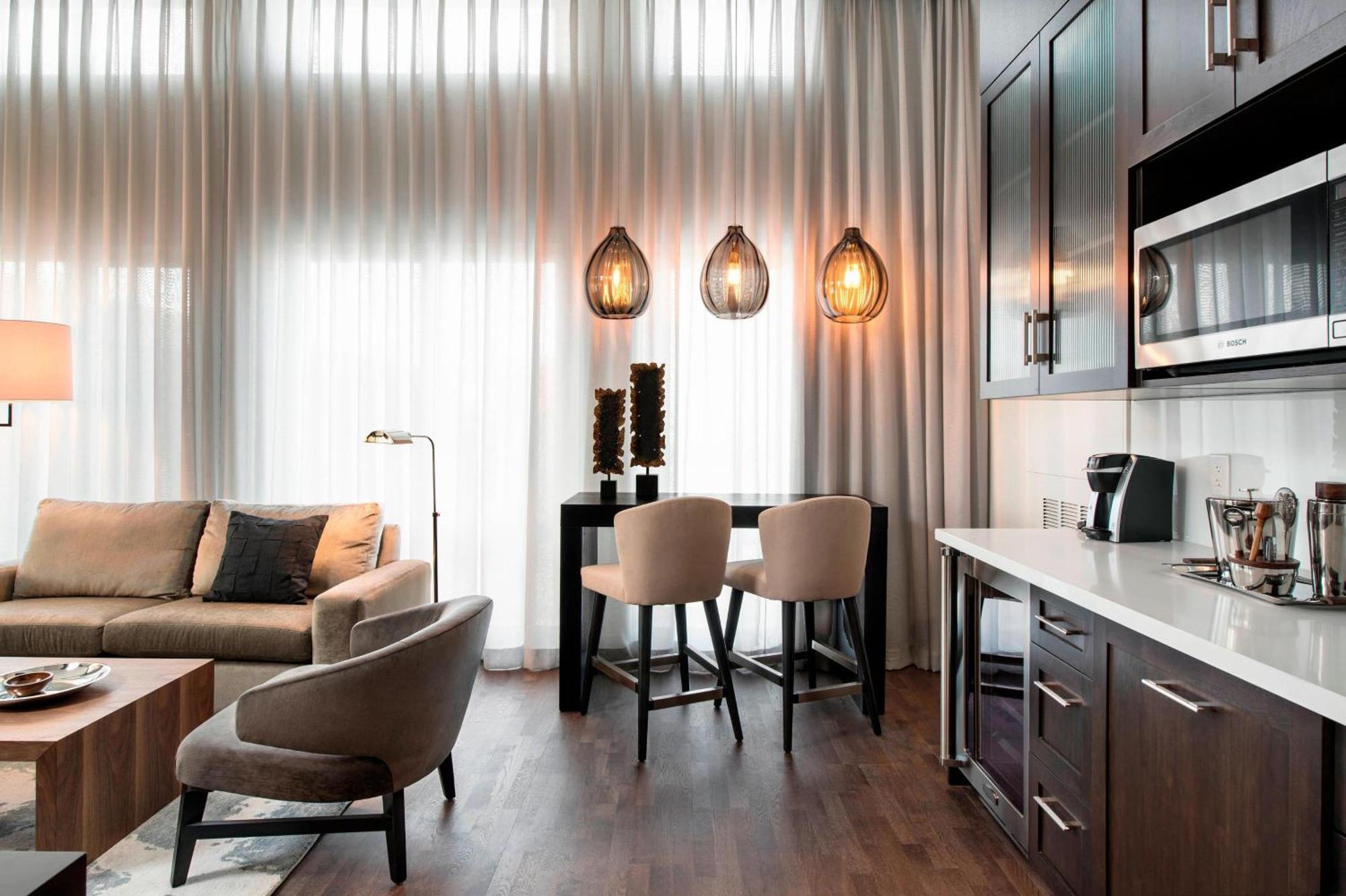 Courtyard By Marriott Calgary South Hotel Ngoại thất bức ảnh