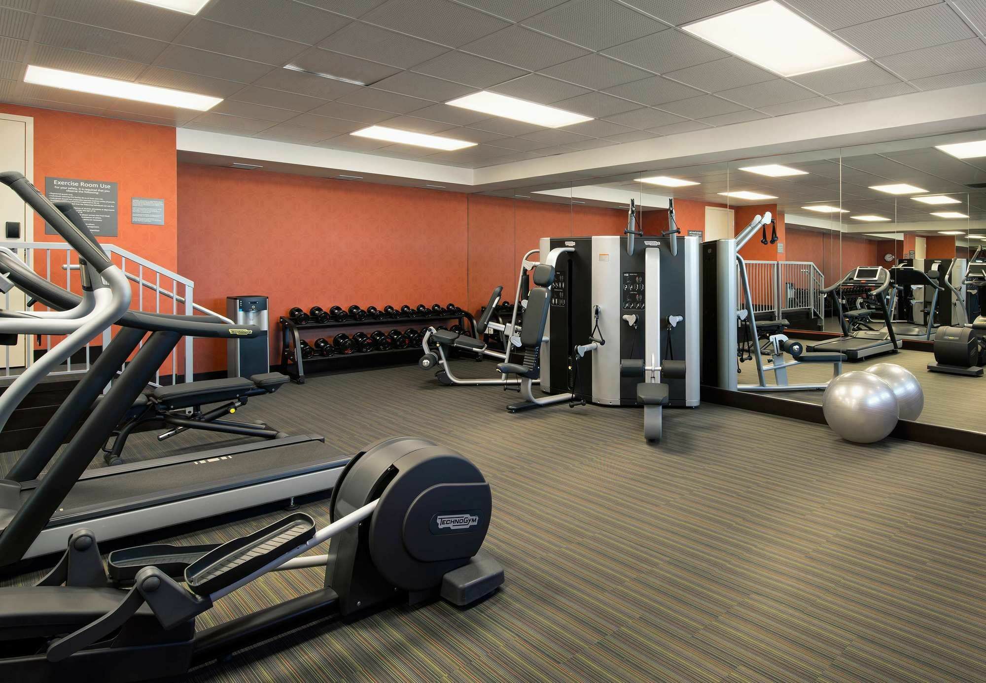 Courtyard By Marriott Calgary South Hotel Ngoại thất bức ảnh